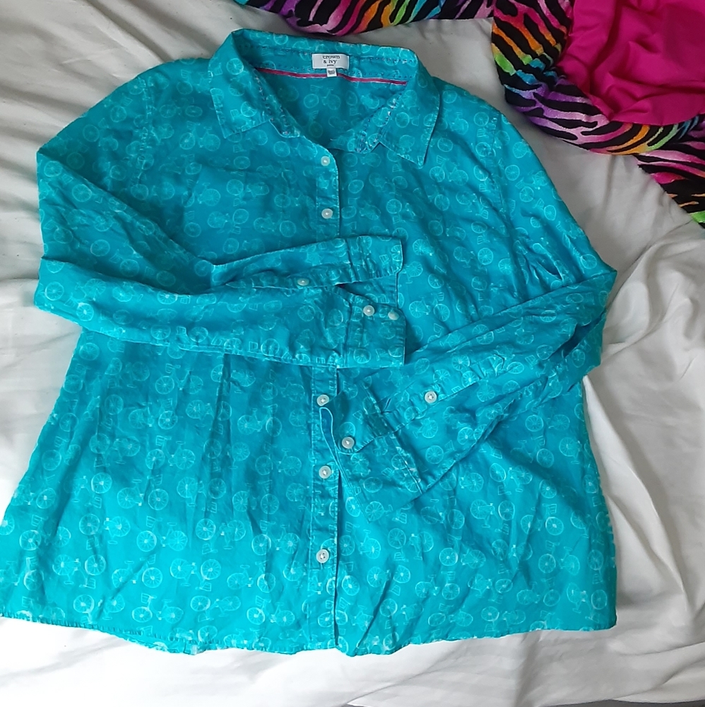 CUTE Crown & ivy light weight long sleeved shirt